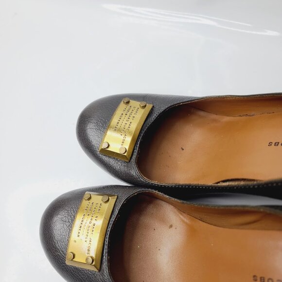 Marc Jacobs Women's Black Gold Leather Kitten Pump Heel Size US 9 - Picture 4 of 7